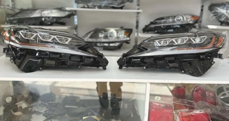 Передние фары 3-лупа на Lexus ES